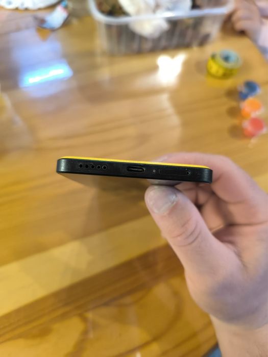 Poco x6 pro жълт 256gb със счупен екран