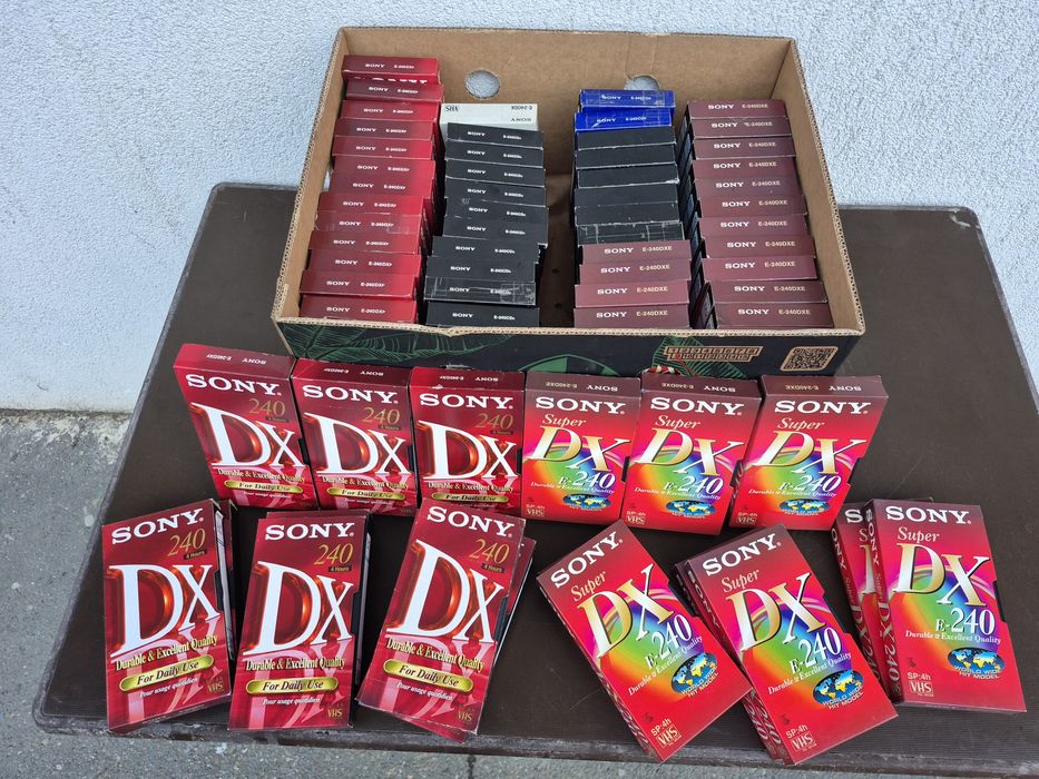 Vând lot 14 casete video VHS originale Sony, 240 minute cu filme

- 40