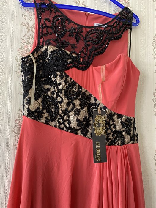 Платья вечерние