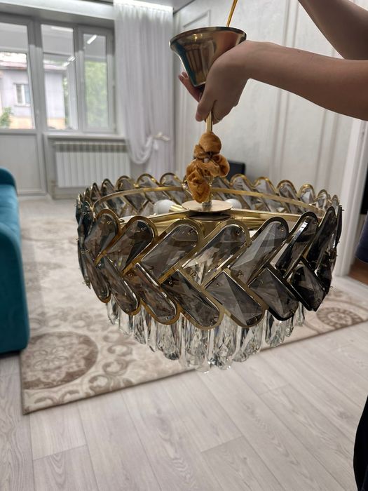Продам телевизор, диван, люстра, жалюзи 3.20