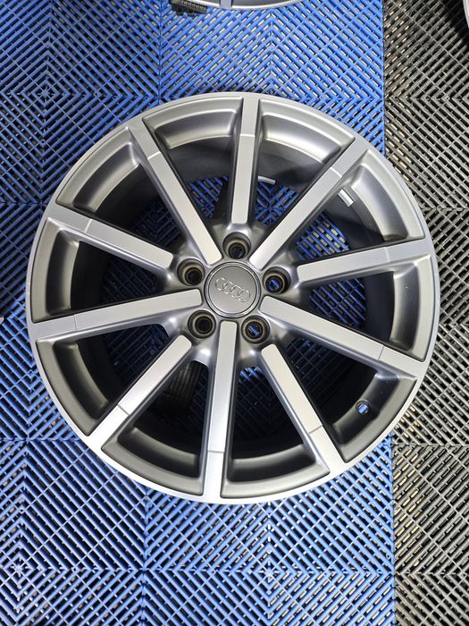 Vând jante r18 Audi 3 Originale