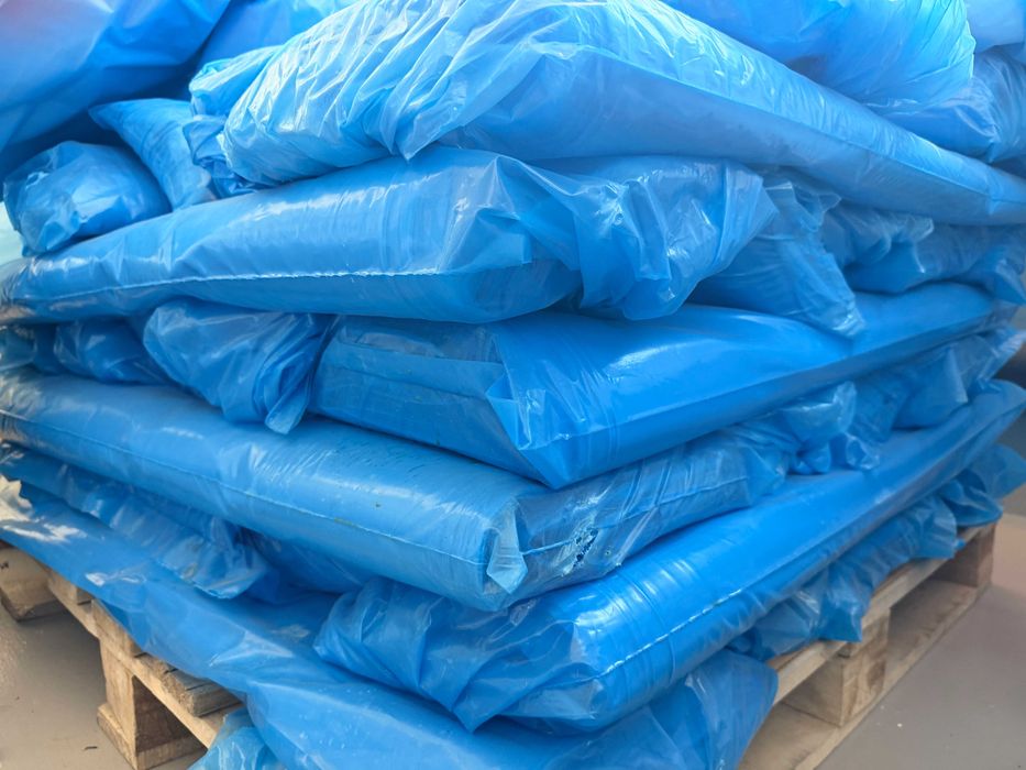 чувал, чували - 100/150 см - полиетилен. Тегло около 250 г/брой. В пакет по 50 бр.