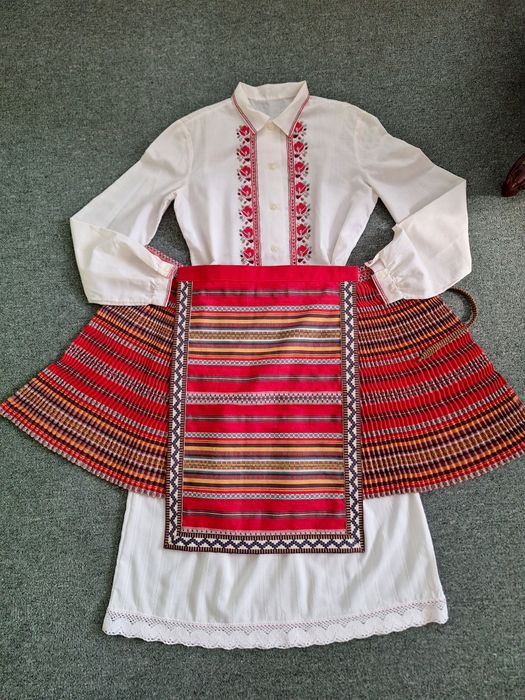 Народна носия 8-12 г. - 90 €