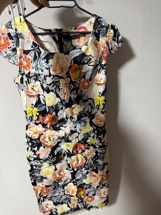 Rochie cu flori eleganta