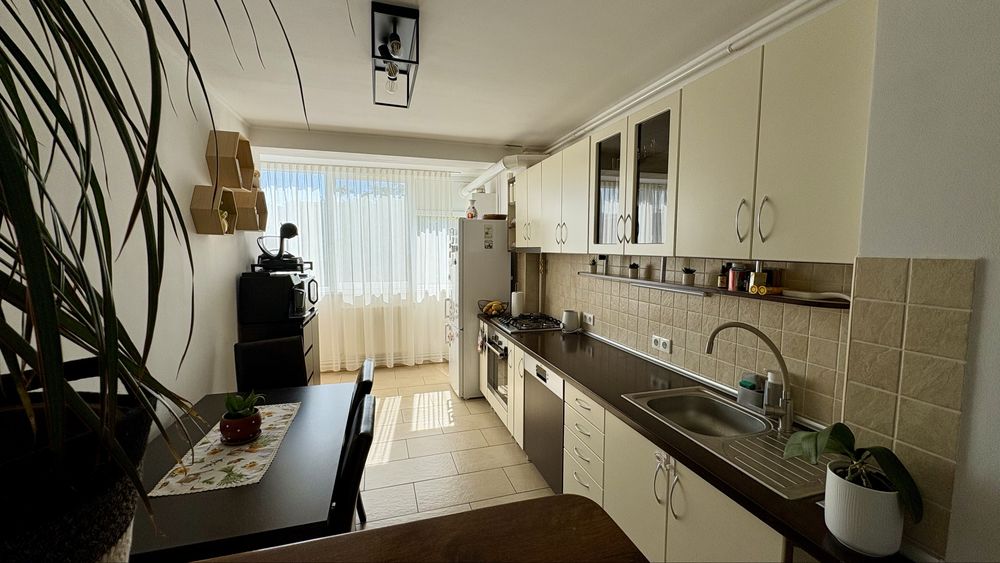 Apartament cu 3 camere