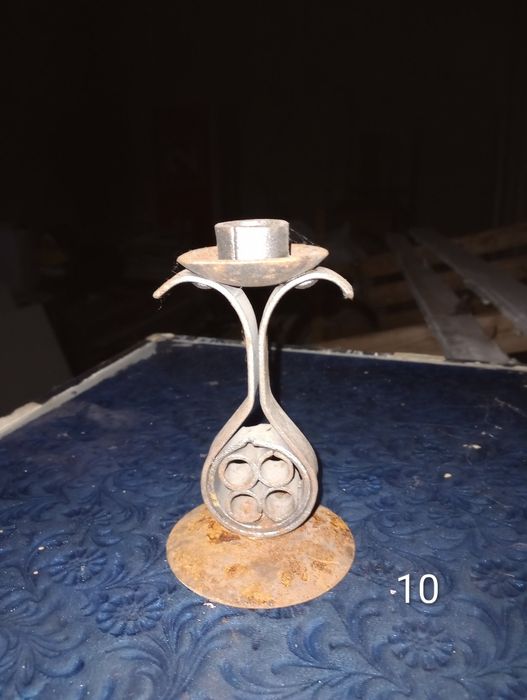 Ковани свещници.