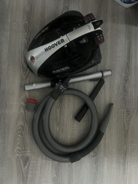 Aspirator Hoover Mistral – puternic, compact, complet echipat