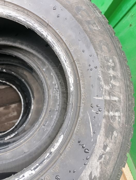 продам комплект зимних шипованных шин