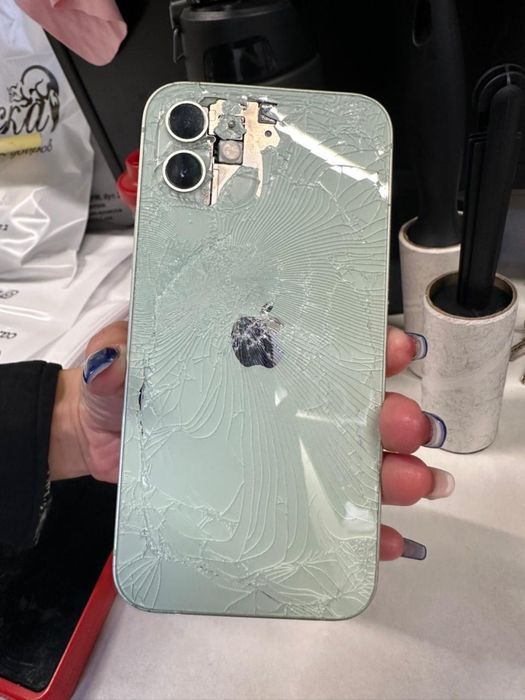 Продам айфон 12 тый