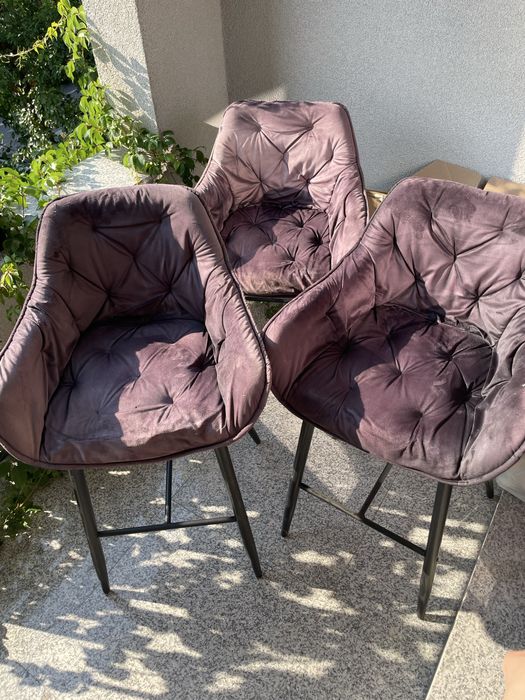 Scaun de bar tapițat, catifea – 120 lei/buc. (negociabil)