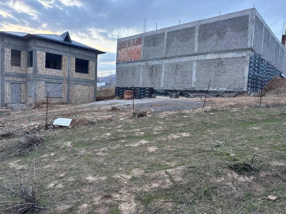 Yer sotiladi oq tosh