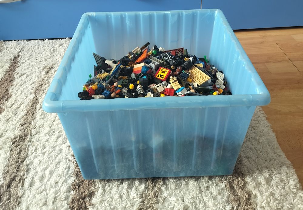 Лего 6 кг (кучу деталей, человечков)