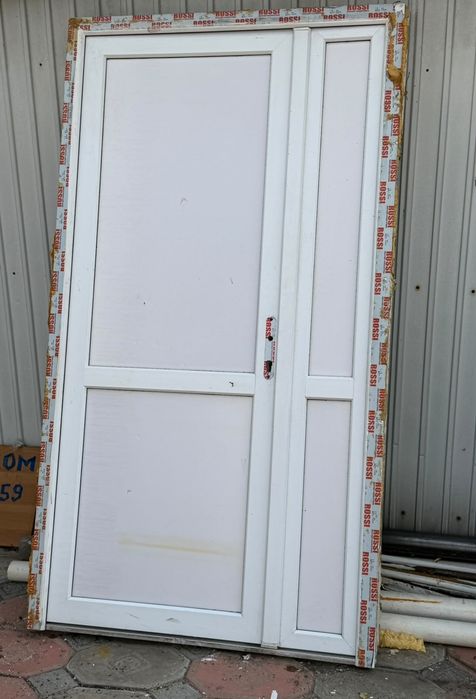 Продам пластиковый и железный дверь