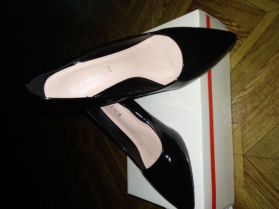 Продам туфли новые