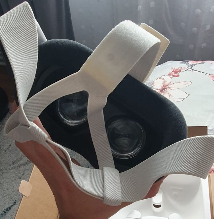 Vând Oculus quest 3s