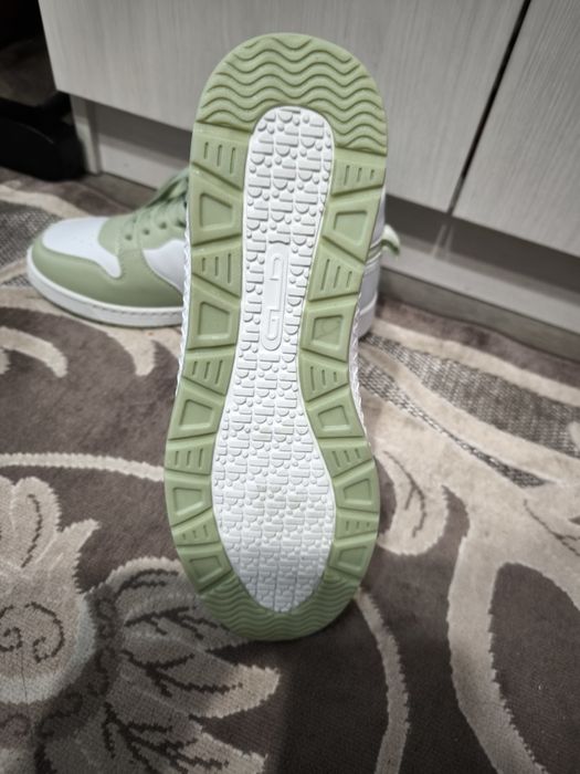 Новые кроссовки, размер 39