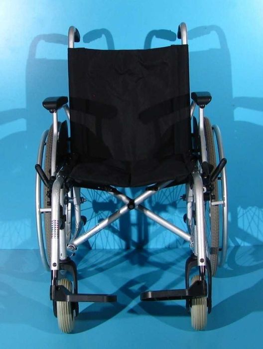 Scaun cu rotile handicap Drive - latime sezut 44 cm