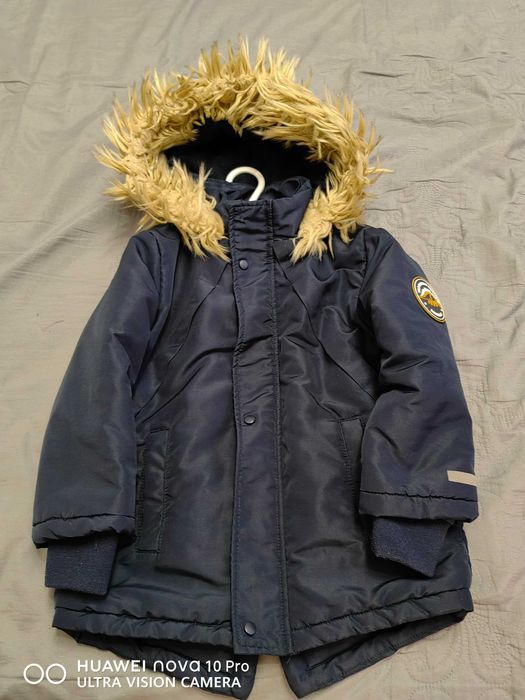 Детско зимно яке с качулка.