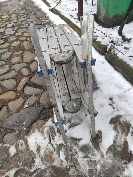 Scara de aluminiu din 4 bucăți