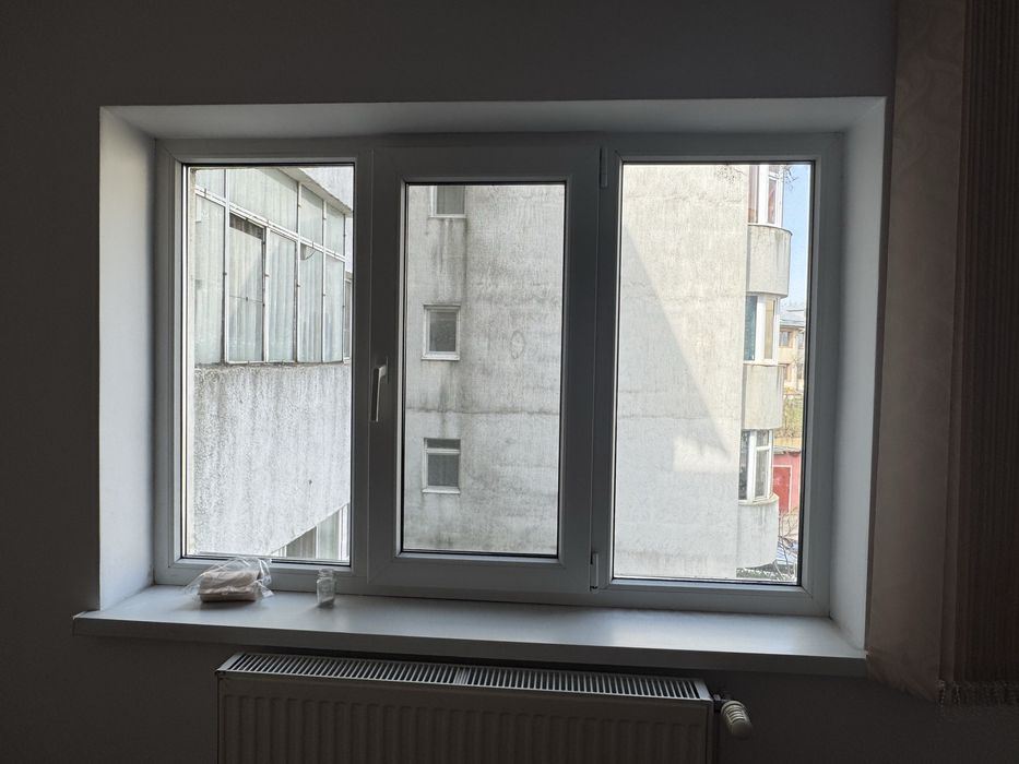 Se vand usi si geamuri