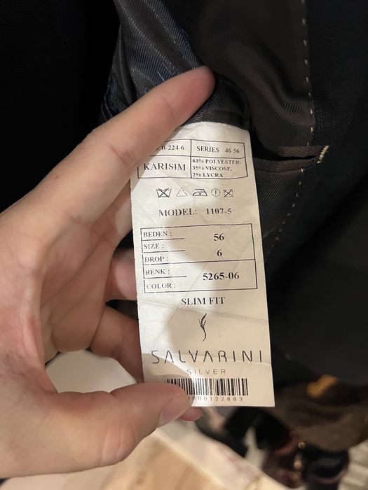 Мужской костюм продается