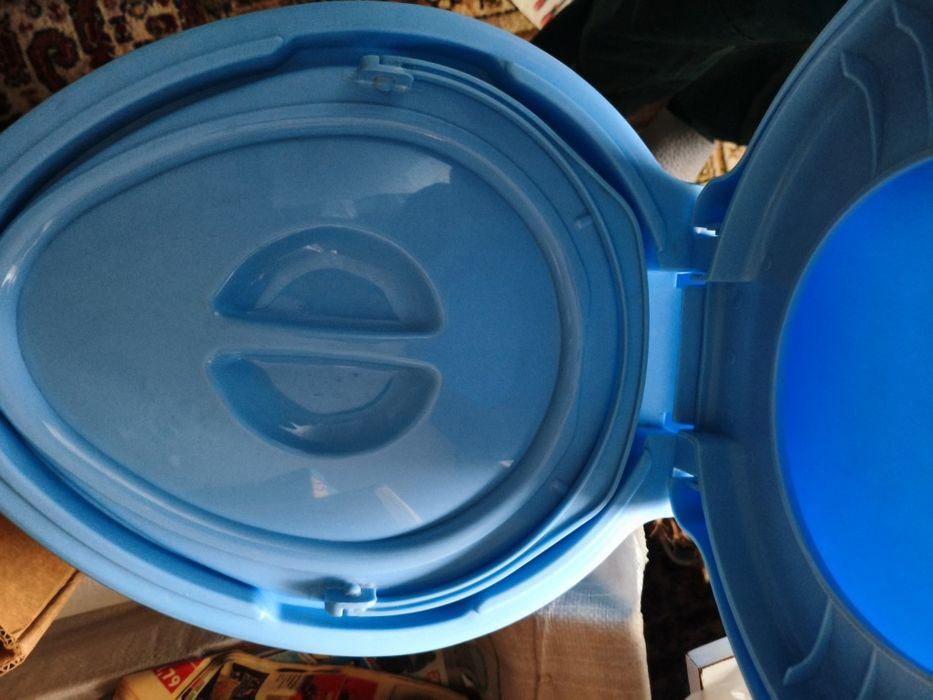 преносима тоалетна, известна още като медицински стол