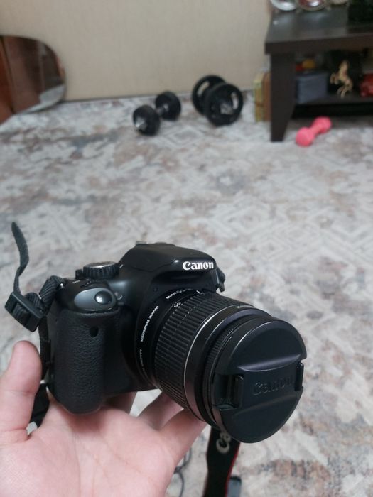 Canon 550D и Nikon D3000