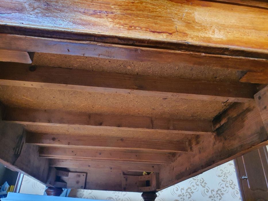 Бильярдный стол.