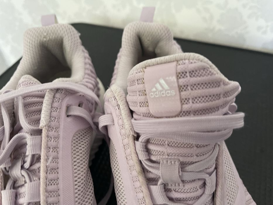 Продам кроссовки Adidas б/у, размер 40,5