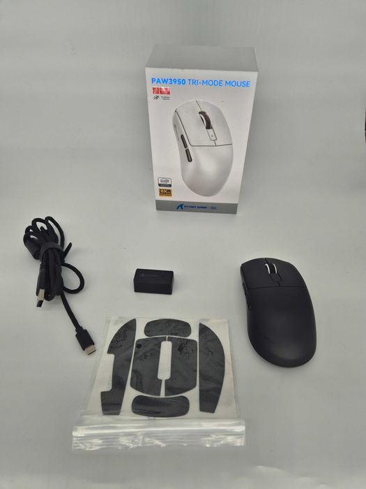 Mouse Gaming Wireless Attack Shark R6 39g PAW3950 8K - Resigilat