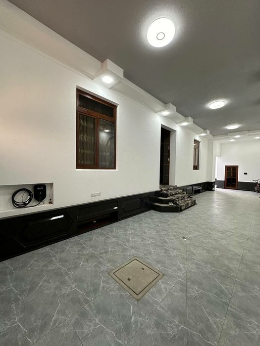 Продается 2 этажни шикарний евро ремонтом дом земля сентр городе кафта