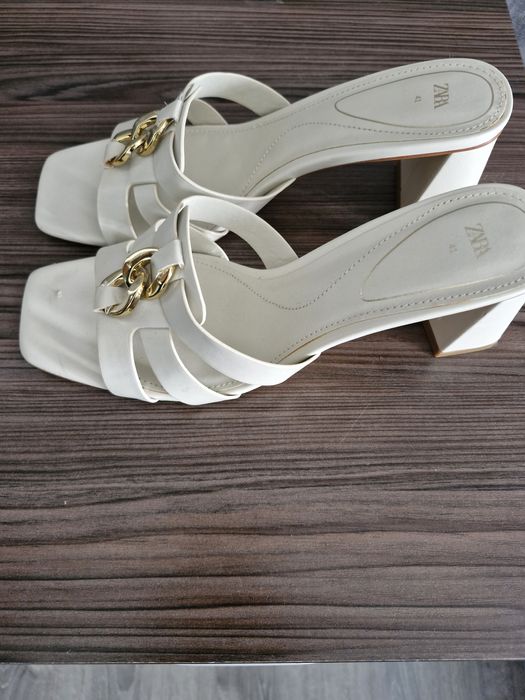 Женские шлепки ZARA.
