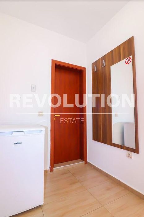 Дава се под наем Едностаен апартамент в к.к. Св.Св. Константин и Елена - 35 кв.м за 400 € - Снимка #2