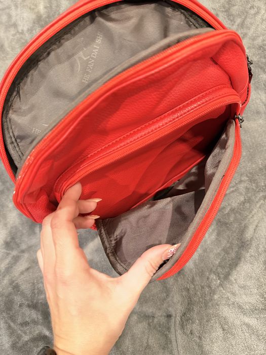 Дамска раница, червена 10€