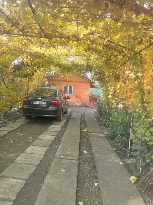 Casa vanzare cu curte si anexe 1800mp
