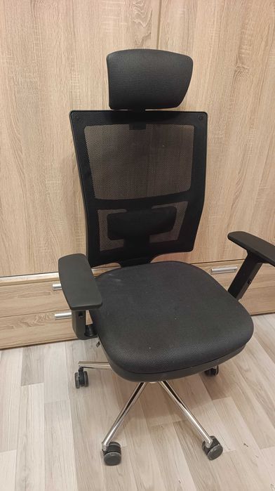 Ергономичен офис стол