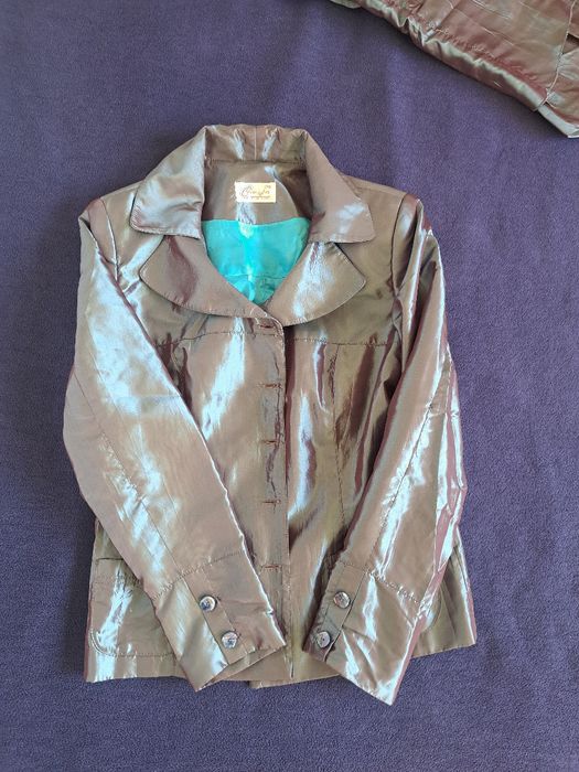 Продавам костюм дизайн Венева Василева от 3 части - сако, две поли