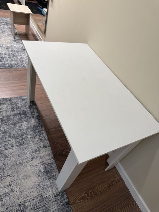 Стол для кухни белый