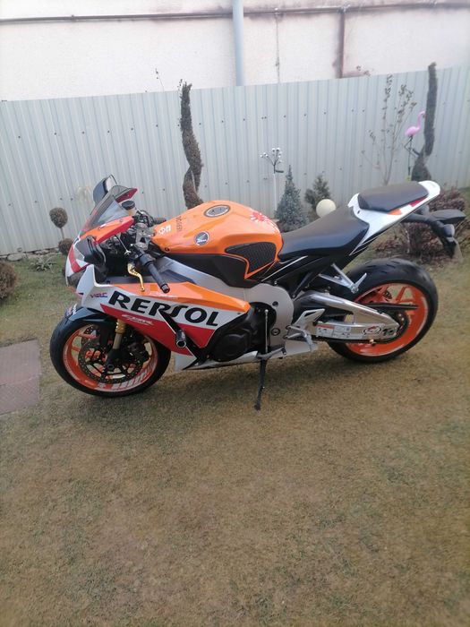 Se vinde honda cbr 1000 rr 2015 17000km