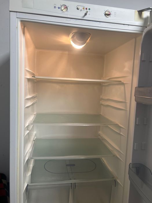 Frigider Whirlpool