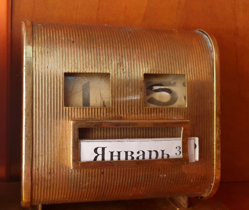 Настольные механические часы