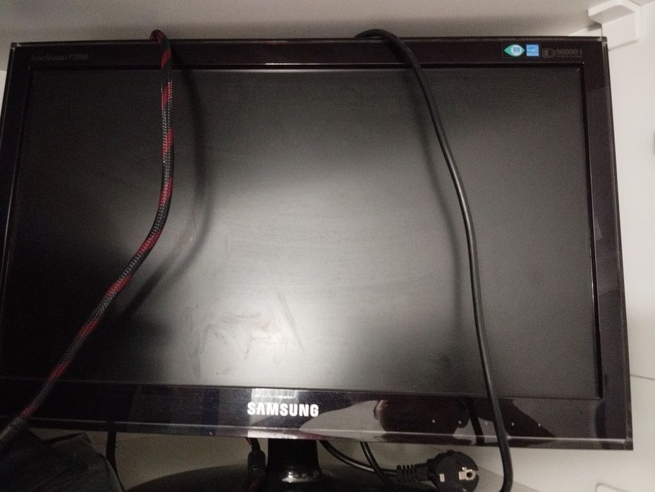 Монитор Samsung p2050 хороший