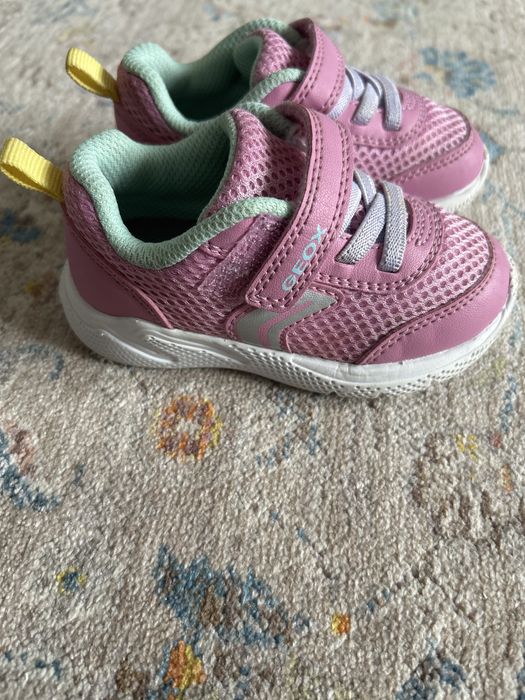 Продам кроссовки geox для малышей