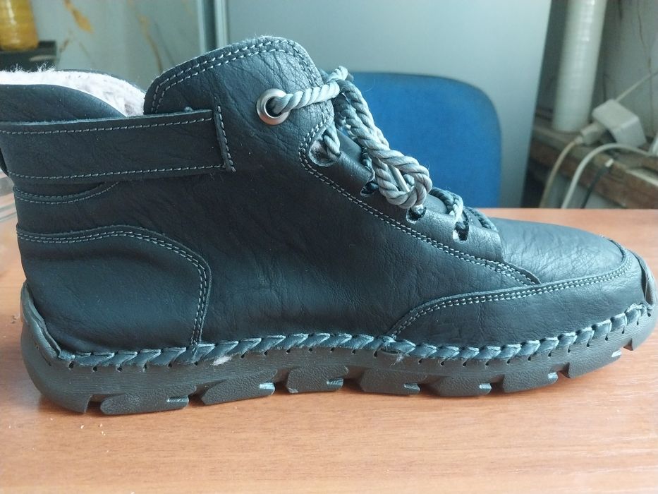 Ботинки зимние продам.