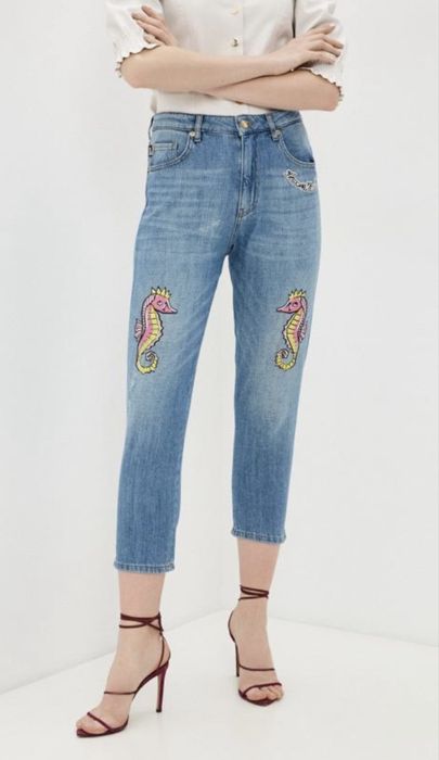 Дамски дънки moschino бродерия като нови