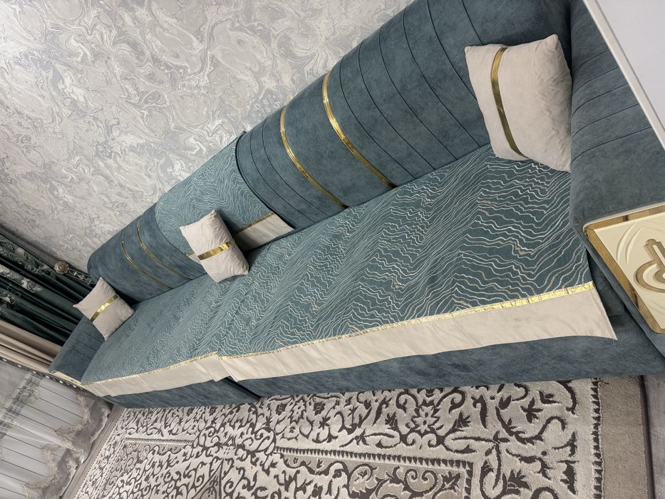 Продам 4м диван почти новый