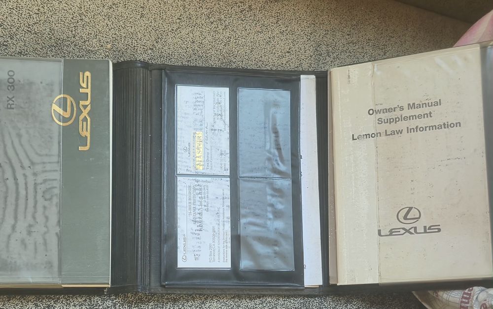 Продам сервисную книжку