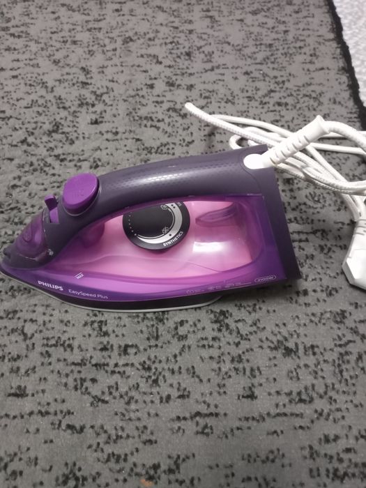 Продаеться  утюг  Филипс