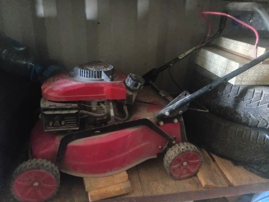 Продам газонокасилку