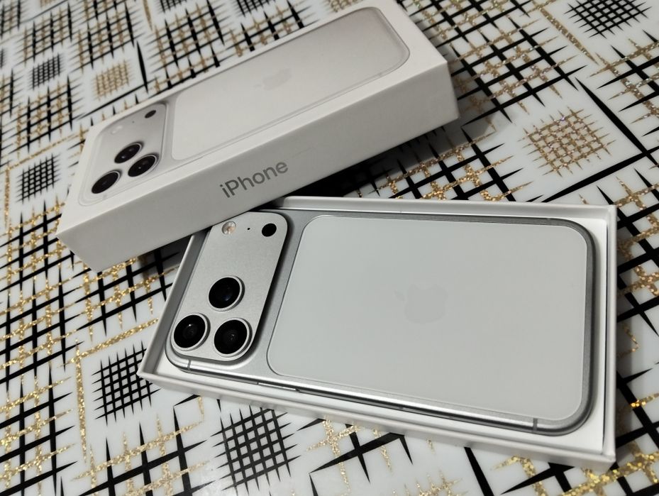 Vând iPhone 17 Pro max fake